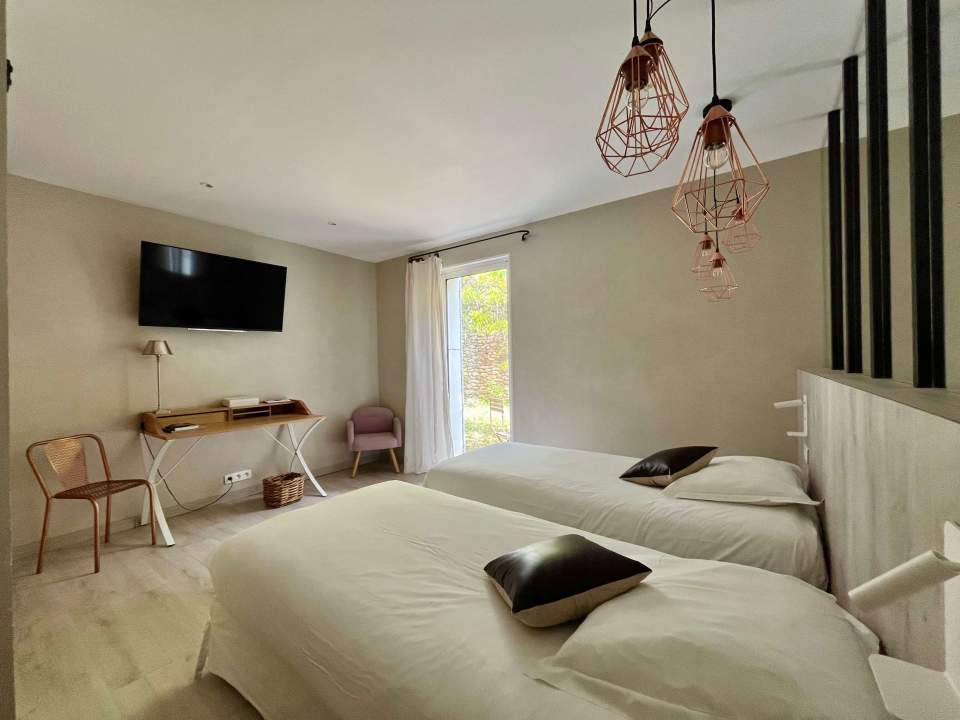 Chambre Prestige Twin Hôtel Logis de France dans le Vaucluse - Hôtel des Pins