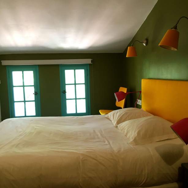 Chambre Confort Twin Vue Cour Hôtel Logis de France 3 Etoiles Ventoux Vaucluse - Hôtel des Pins