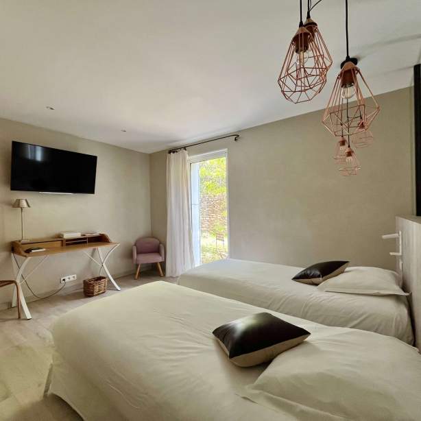 Chambre Prestige Twin Hôtel Logis de France dans le Vaucluse - Hôtel des Pins