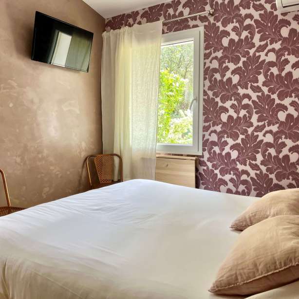 chambre standar hotel des pins