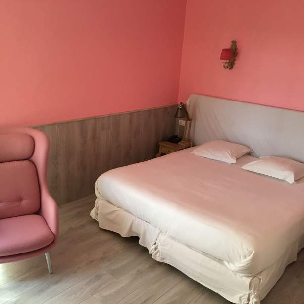 Lit Queen Size Chambre Confort Double Hôtel Logis de France Bédoin - Hôtel des Pins