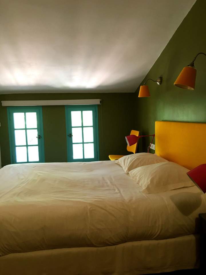 Lit King Size Chambre Confort Triple Hôtel Logis de France Mont Ventoux - Hôtel des Pins