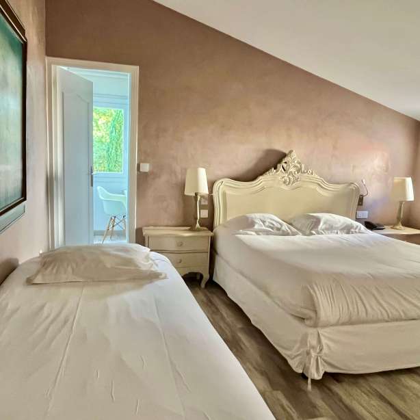 quadruple ou chambre trible hotel des pins