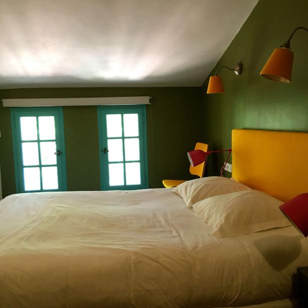 Lit King Size Chambre Confort Triple Hôtel Logis de France Mont Ventoux - Hôtel des Pins